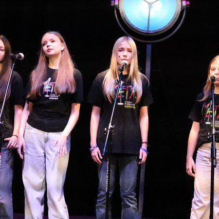 Muzyczna podróż w przeszłość. Koncert „Tamte lata, tamte melodie” w Ostrołęce [WIDEO, ZDJĘCIA]