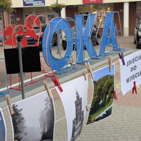Nie chcieli lajków. Rozdawali swoje fotografie mieszkańcom Ostrołęki [WIDEO, ZDJĘCIA]
