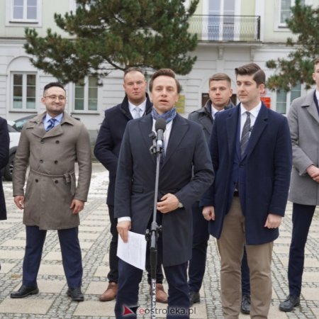 Bosak w Ostrołęce: „Smutno czytać, co na Dzień Nauczyciela ministerstwo wydało” [WIDEO, ZDJĘCIA]