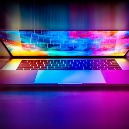 Dobry laptop za 1 000 zł, a MacBook za 2 200 — jak mieszkańcy Ostrołęki i regionu kupują profesjonalny sprzęt za ułamek ceny z salonu