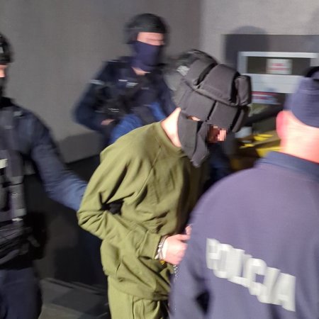 Atak w szkole w Ostrołęce. 9 zarzutów dla Jakuba Z. Ładunek w plecaku miał dużą siłę rażenia! [WIDEO]