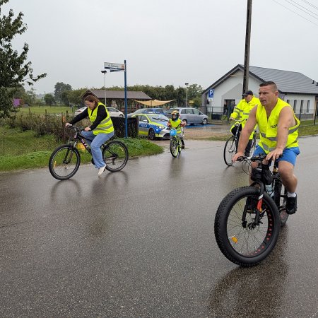 Pada? To nic! W Przytułach Starych wsiedli na rowery i ruszyli w trasę [ZDJĘCIA]