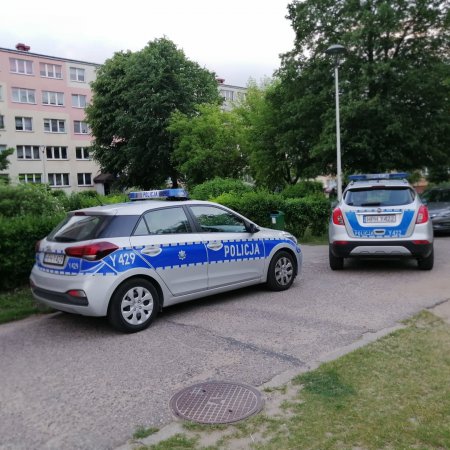 Akcja policji i straży w bloku przy Modrzejewskiej. Powodem... zagrożenie wybuchem [ZDJĘCIA]