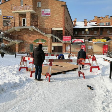 Uszkodzona fontanna przy Kupcu. Winni pracownicy miejskiej spółki? [ZDJĘCIA]