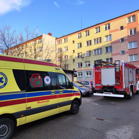 Paliło się światło, nikt nie odpowiadał. Czujna sąsiadka wezwała służby [ZDJĘCIA]