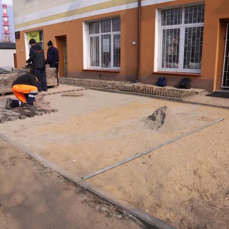 Naprawa chodnika wraz ze schodami przy ul. Dywizjonu 303 [ZDJĘCIA]