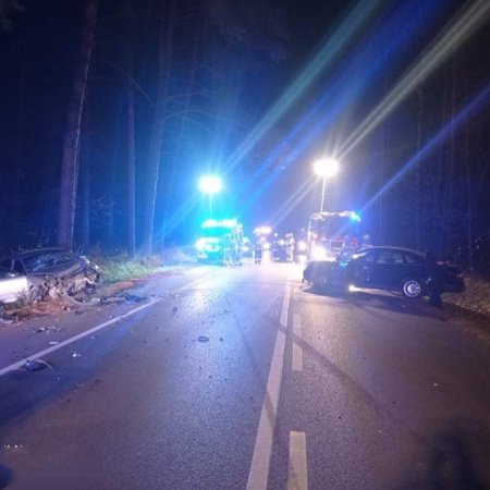 Zderzenie dwóch aut. Ranne cztery osoby [ZDJĘCIA]