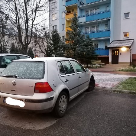 Przyjechał do Ostrołęki i… zgubił tu swój samochód. Z pomocą przyszli internauci i policja