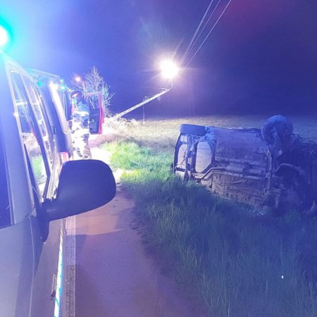 Wypadek w Czarnowcu. Za kierownicą młody, pijany kierowca bez prawa jazdy [ZDJĘCIA]