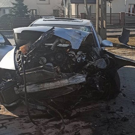 Tak się kończy jazda na „podwójnym gazie”. Troje nastolatków trafiło do szpitala [ZDJĘCIA]
