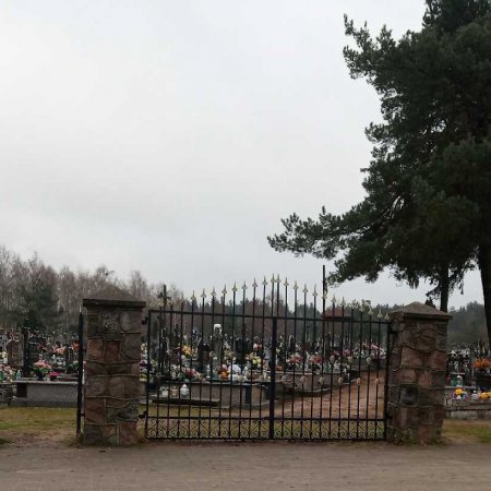Przyłapane na cmentarnych kradzieżach. Dwie kobiety usłyszały zarzuty