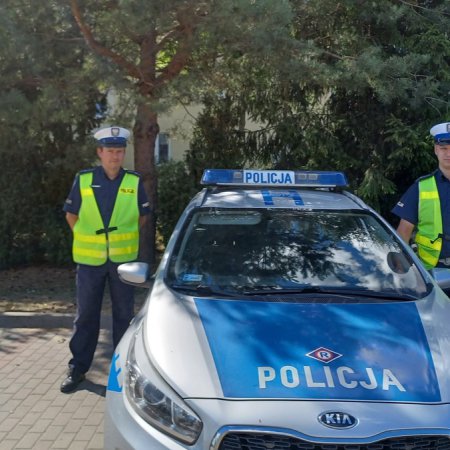 Pasażer autobusu dostał udaru. Kierowca w eskorcie policji dowiózł go do szpitala