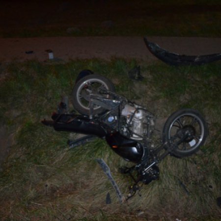 Nastoletni motocyklista poszkodowany w zderzeniu z osobówką [ZDJĘCIA]