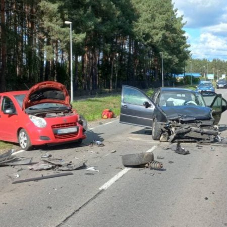 Zderzenie trzech aut na DK-53. Ruch przywrócony, ale zachowajcie ostrożność! [ZDJĘCIA]
