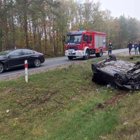 DK 53. Wypadek w Łodziskach, jedno z aut dachowało [WIDEO, ZDJĘCIA]