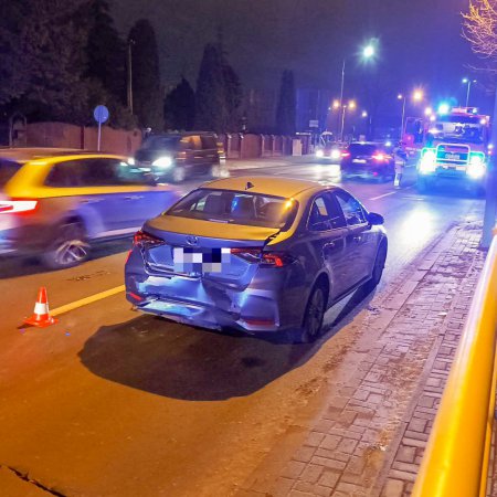 Wypadek przy 11 listopada. Do szpitala trafił młody kierowca [ZDJĘCIA]