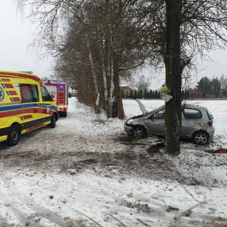 Wypadek na krajówce. Kierowcę pokonały warunki drogowe