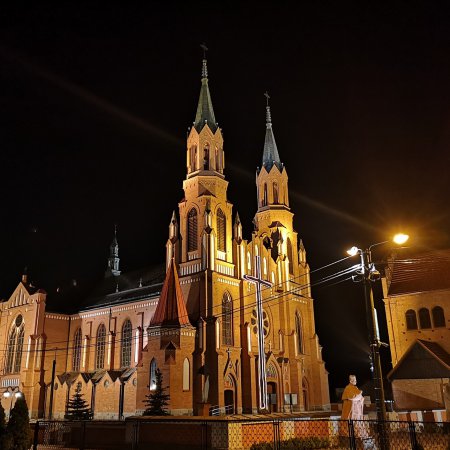 Bazylika myszyniecka w świątecznej iluminacji. Zobacz zdjęcia