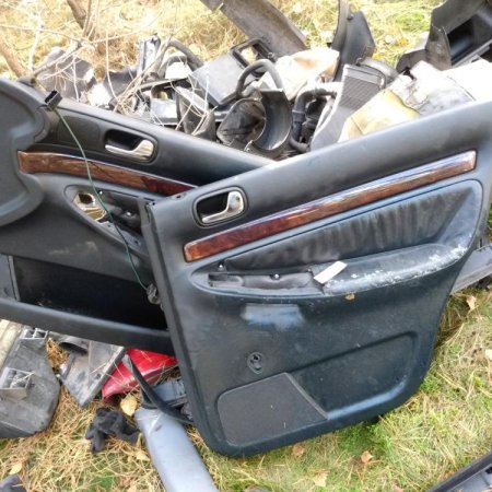 Wyrzucił śmieci... z biletem parkingowym. 700 złotych mandatu i sprzątanie za karę!