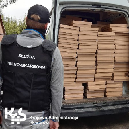 Ponad milion papierosów w zatrzymanym „dostawczaku”