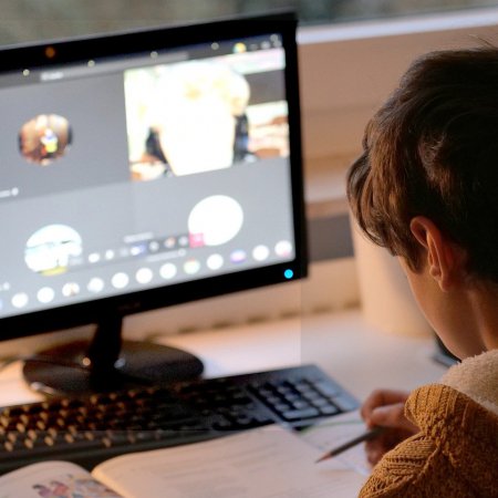Do 11 kwietnia wszyscy uczniowie szkół podstawowych i średnich uczą się zdalnie