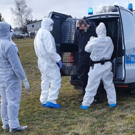 Łamał zasady kwarantanny, brał udział w wypadku... Uciekinier przebadany, są wyniki