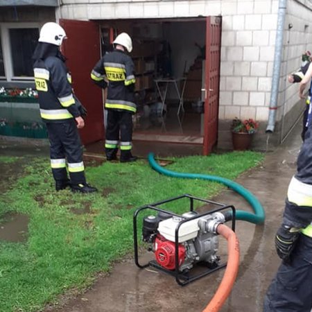 Burze i ulewne deszcze. Strażacy z Dylewa interweniowali wielokrotnie
