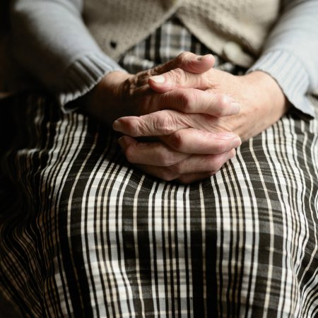 Okradała 93-letnią krewną, a narkotyki nazywała „cukrem”. Bezduszna opiekunka w rękach policji!