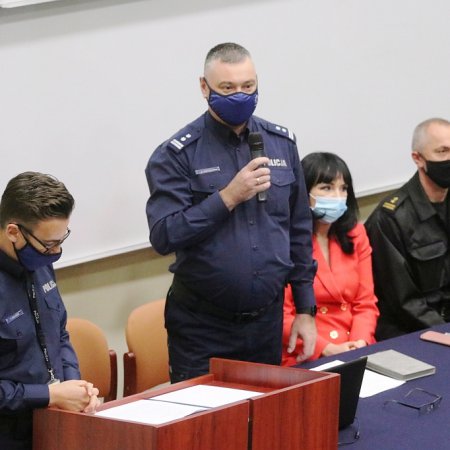 Policja wysłuchała seniorów. Debata o bezpieczeństwie [ZDJĘCIA]