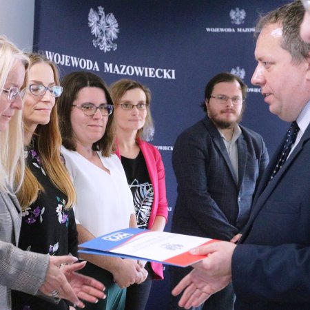 "Znakomici fachowcy". Nauczyciele odebrali awanse na wyższy stopień [ZDJĘCIA]