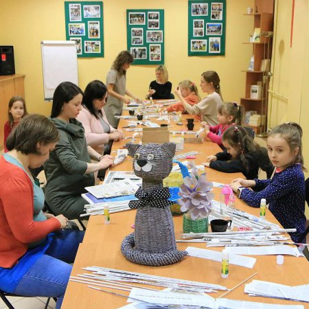 Kreatywne warsztaty w Klubie przy Studziennej. Jak zmienić papier w kota? [ZDJĘCIA]