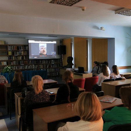 “Pierwszy krok w poezję” - spotkanie laureatów konkurs w ostrołęckiej bibliotece [ZDJĘCIA]