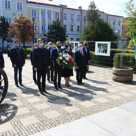 Dziś rocznica bitwy pod Ostrołęką. Samorządowcy oddali hołd bohaterom walk [ZDJĘCIA]