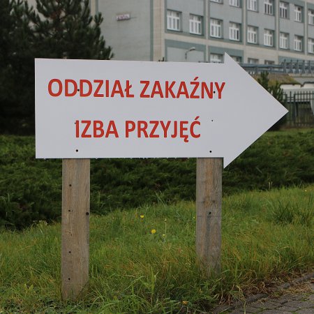 Ministerstwo Zdrowia: z powodu koronawirusa w szpitalach jest 14 058 osób, 1467 pod respiratorami