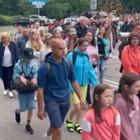 Pielgrzymka 2022. Z Łomży na Jasną Górę: kolejny dzień w trasie [WIDEO]