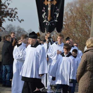 Wszystkich Świętych. Nie będzie procesji i mszy na cmentarzach
