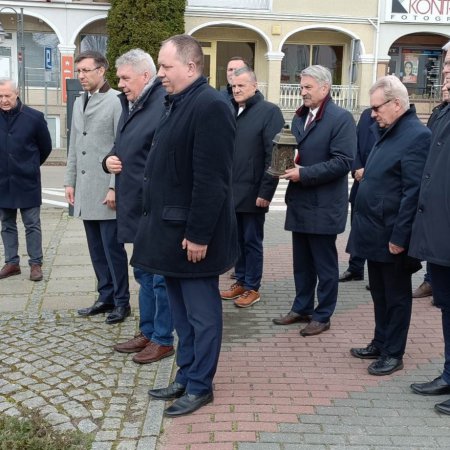 Ostrołęczanie pamiętali o ofiarach katastrofy w Smoleńsku [ZDJĘCIA]