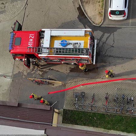Akcja strażacka przy Goworowskiej. Wszystko przez… uszkodzony przedłużacz