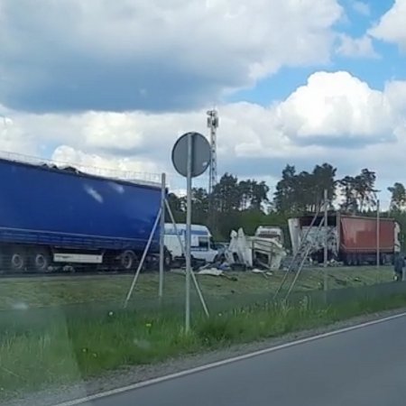 Wypadek na lokalnym odcinku S-8. Ruch odbywa się drogą serwisową [WIDEO]